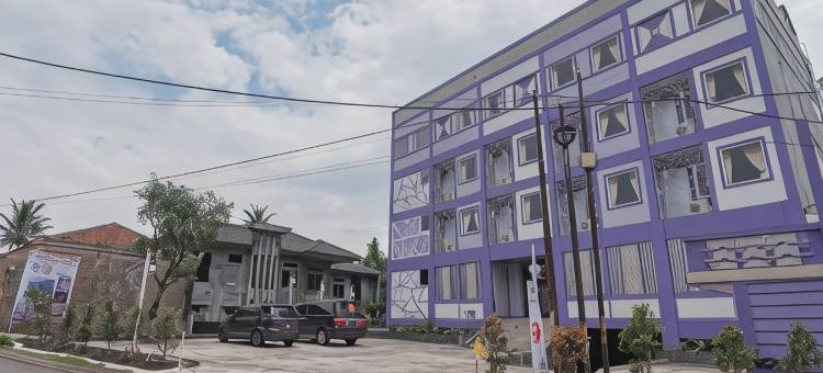 红多兹酒店@加鲁特奇帕纳斯(RedDoorz @ Cipanas Garut)图片