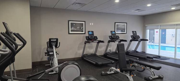 威尔罗杰斯机场的 FairBridge 酒店及套房，餐厅和酒吧(FairBridge Inn And Suites Will Rogers Airport | Restaurant & Bar)图片