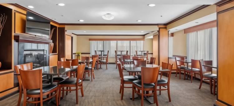 底特律地区麦迪逊高地美吟酒店(Baymont by Wyndham Madison Heights Detroit Area)图片