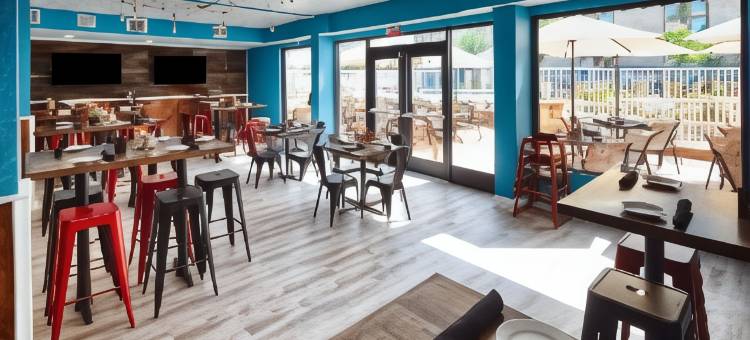 奥兰多湖布纳维斯塔南红狮酒店(Red Lion Hotel Orlando Lake Buena Vista South)图片