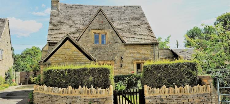 古朴受保护独栋石屋洛尔斯劳特乡村民宿(提供停车位)(A Quaint Grade 11 Listed Detached Stone Cottage In Lower Slaughter with parking.)图片