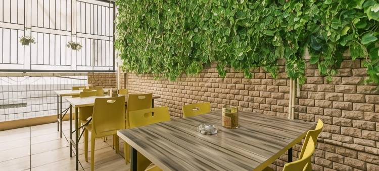 瑞德多兹酒店 - 近巨港贸易中心(RedDoorz at Tara Homestay Palembang)图片