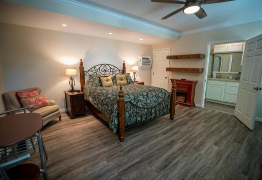 Cottage on Armstrong Hotel Overview