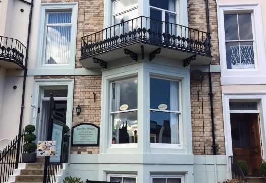 Rosslyn HouseHotel Overview