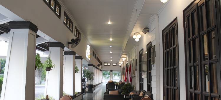 谏义里自由酒店(Hotel Merdeka Kediri)图片