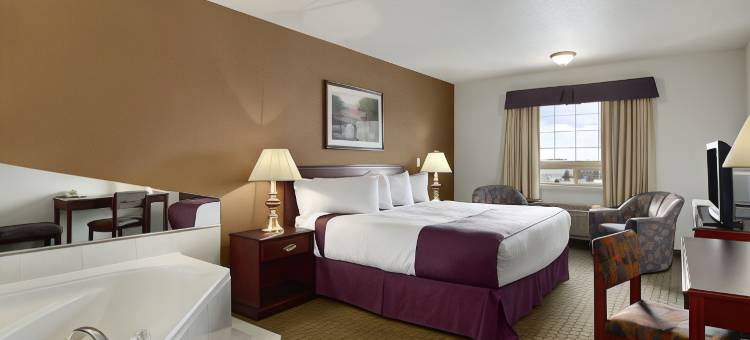 红鹿华美达套房酒店(Ramada by Wyndham Red Deer Hotel and Suites)图片