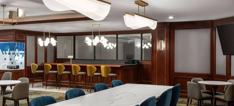 麦迪逊美国中心拉昆塔温德姆套房酒店(La Quinta Inn & Suites by Wyndham Madison American Center)图片