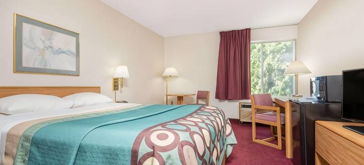 梅诺莫尼速8酒店(Super 8 by Wyndham Menomonie WI)图片