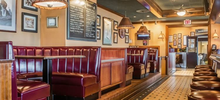 河滨凯隆套房酒店(Clarion Hotel & Suites Riverfront)图片