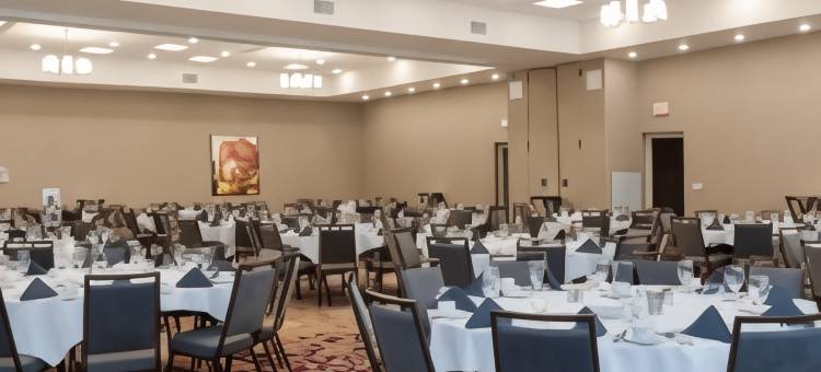 密歇根大学中部芒特普莱森特万怡酒店(Courtyard Mt. Pleasant at Central Michigan University)图片