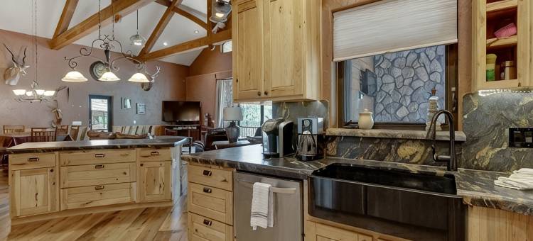 可住20人以上•7卧室 4.5英亩私人庄园 森林山庄 带山景！(Sleeps 20+ • 7-Bed Forest Lodge 4.5-Acre Private Estate With Mountain Views!)图片