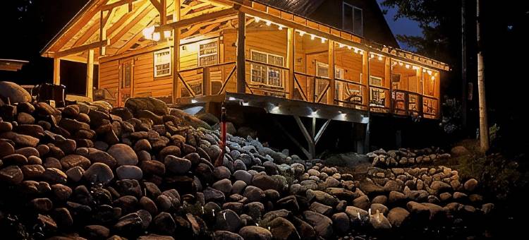 阿迪朗达克阿冈昆湖畔全年适住度假屋，配有全新热水浴缸(Adirondack lakeside 4 season home on Lake Algonquin with new hot tub)图片