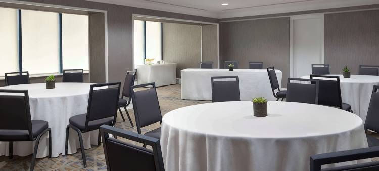 北多伦多派克威贝斯特韦斯特酒店(Best Western Parkway Hotel Toronto North)图片