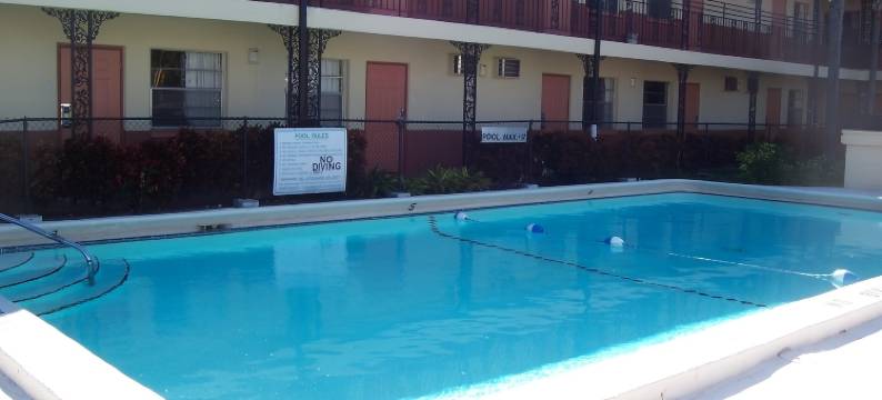 圣彼得斯堡伊克诺旅馆(Econo Lodge St Petersburg Central)图片