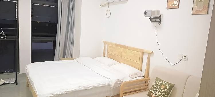 逸轩·轻奢影院民宿(江铃地铁站店)图片