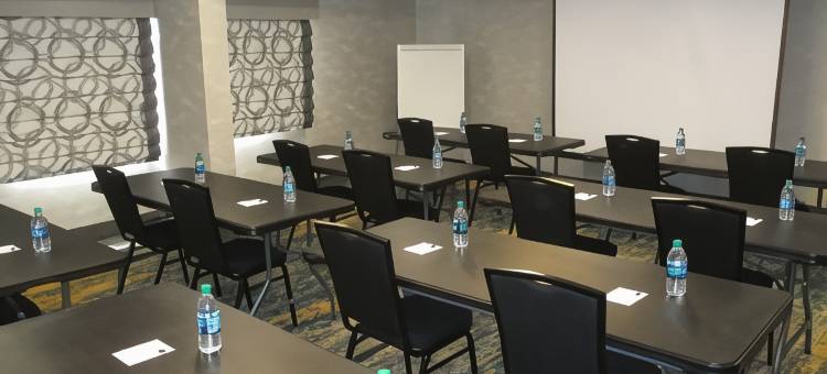 布卢明顿贝蒙特东贝斯特韦斯特优质套房酒店(Best Western Plus Bloomington East Hotel)图片