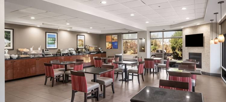 克拉丽奥波因特I-75福赛思酒店(Clarion Pointe Forsyth I-75)图片