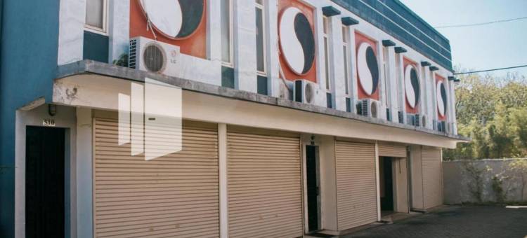 Pits酒店-米特拉红门酒店靠近Atom购物中心(Pits Hotel Mitra RedDoorz Near Atom Mall)图片