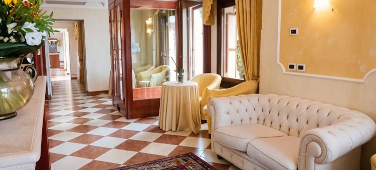 鲁索宫殿酒店(Hotel Russo Palace)图片
