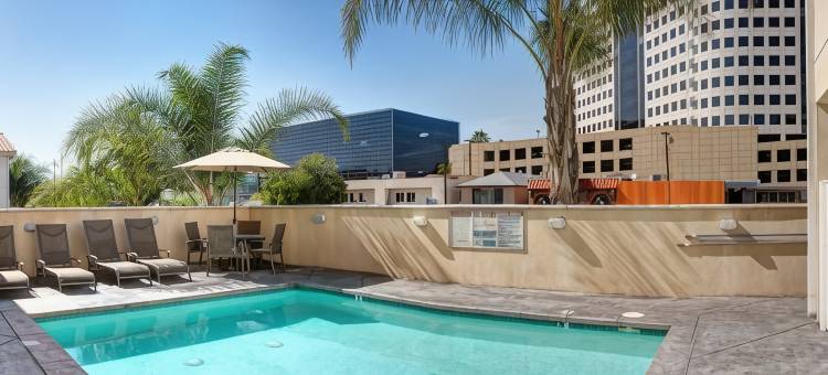 媒体中心贝斯特韦斯特优质套房酒店(Best Western Plus Media Center Inn  Suites)图片