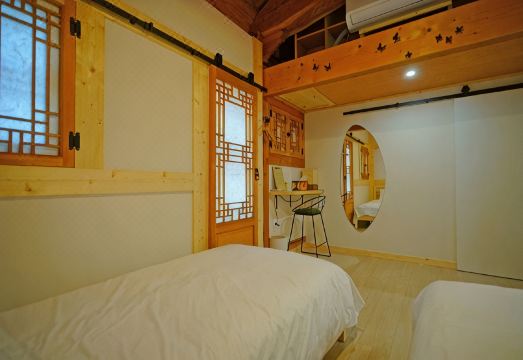 Naru Hanok Stay Hotel Overview