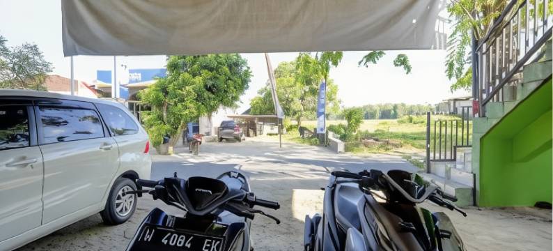 Hotel O 沙哈巴特伊斯兰旅馆靠近普拉萨电信巴威安(Hotel O Sahabat Syariah Near Plasa Telkom Bawean)图片