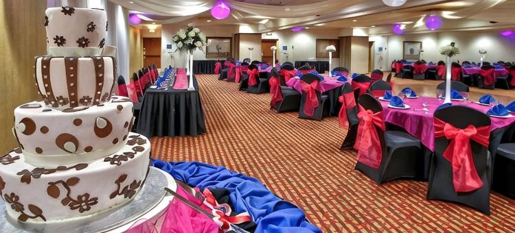 阿尔伯克基市中心温德姆华美达酒店(Ramada Plaza by Wyndham Albuquerque Midtown)图片