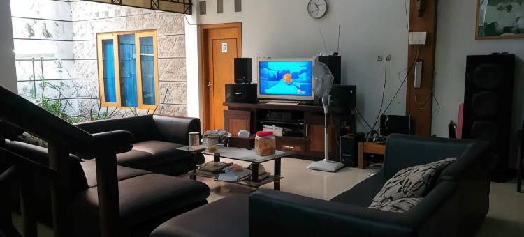 西阿里亚蜂蜜宾馆的舒适房间(Comfy Room at Honey Guesthouse Syariah)图片