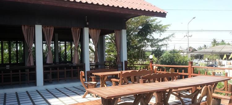 通皮克酒店(Thong Paeka Hotel)图片