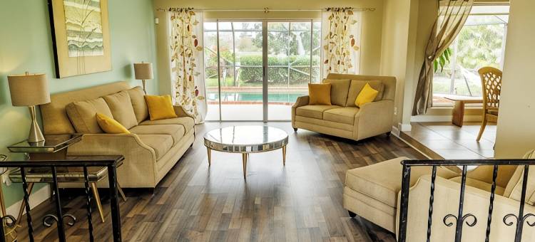 湖畔宽敞四卧室度假屋-恒温泳池、热水浴缸，近一切！(Spacious 4Br Lakefront Getaway – Heated Pool, Hot Tub  Near Everything!)图片