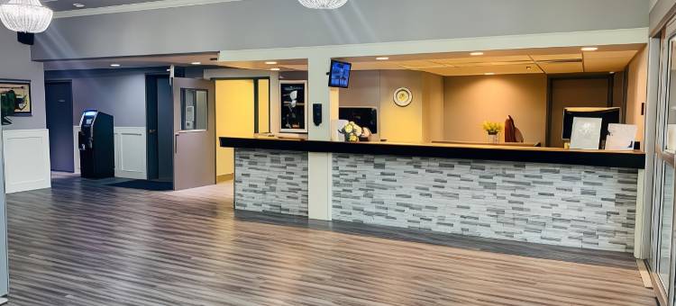 红鹿华美达套房酒店(Ramada by Wyndham Red Deer Hotel and Suites)图片