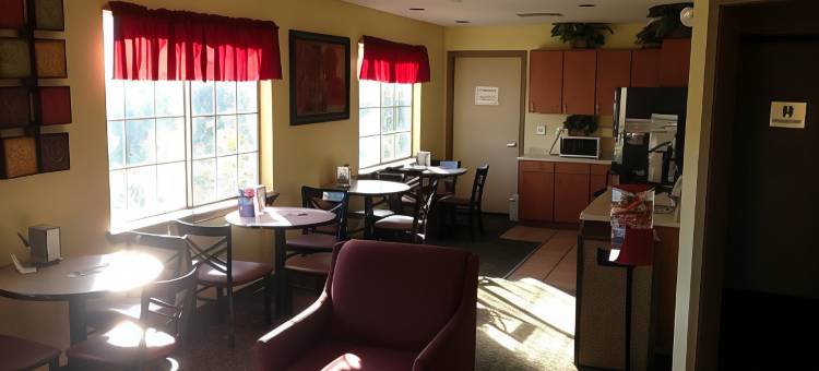 大草原城温德姆豪生酒店-近孤星公园(Howard Johnson by Wyndham Grand Prairie Near Lone Star Park)图片