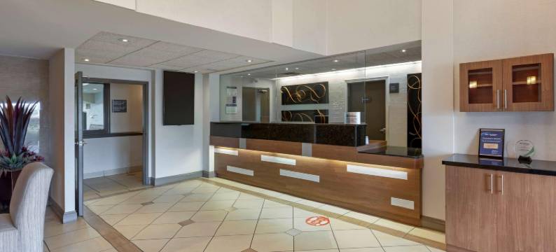 伯灵顿贝斯特韦斯特优质套房酒店(Best Western Plus Burlington Inn  Suites)图片