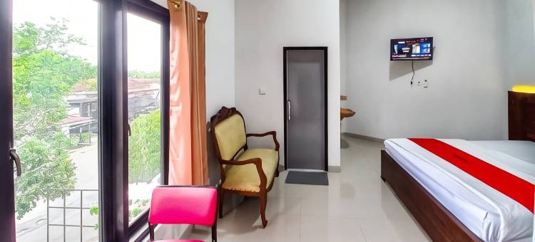 RedDoorz Plus Syariah at Umyas Hotel Near Terminal Anjuk Ladang Nganjuk图片