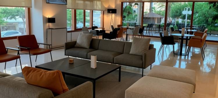 罗斯罗布雷斯酒店(Hotel Los Robles)图片