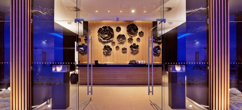 海边的葡萄酒与书籍，阿尔加维度假村(Wine & Books by the Sea, Algarve Resort)图片