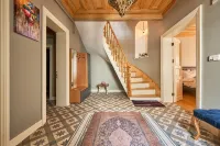 Nostalgic & Comfortable Historical Home! - Villas