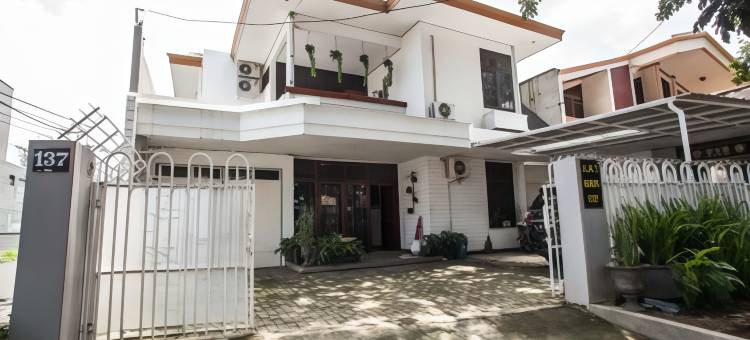 红多兹酒店-近玛琅萨南(RedDoorz Near Sanan Malang)图片