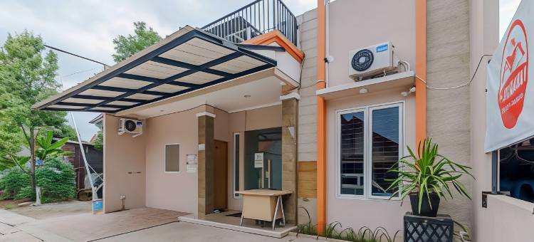 红多兹伊斯兰酒店-近哥打电影院贾蒂亚西购物中心(RedDoorz Syariah Near Kota Cinema Mall Jatiasih)图片