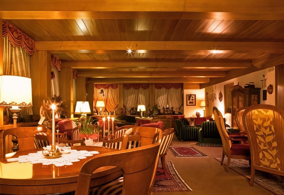 Hotel Regina Hotel Overview