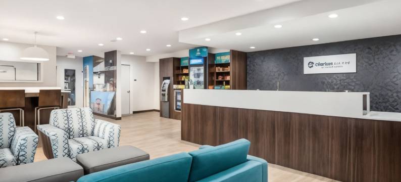 东兰辛大学区-波茵特克拉丽奥旅馆(Clarion Pointe East Lansing University Area)图片