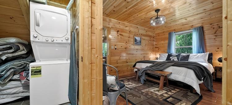 黄金地段质朴雅致山间木屋，热水浴缸、游戏室、趣味、浪漫(Prime Location Rustic Elegant Mountain Cabin, Hot Tub, Game Room, Fun, Romance)图片