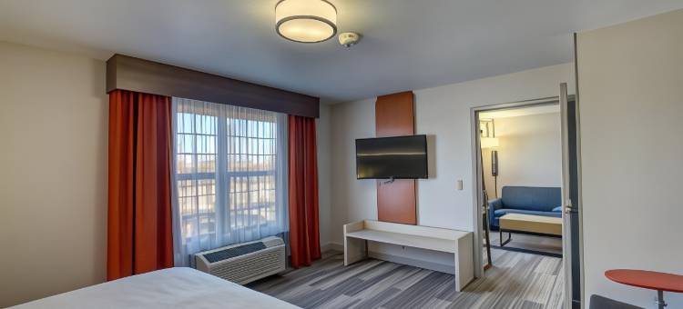 智选假日套房酒店密尔沃基机场(Holiday Inn Express & Suites Milwaukee Airport)图片