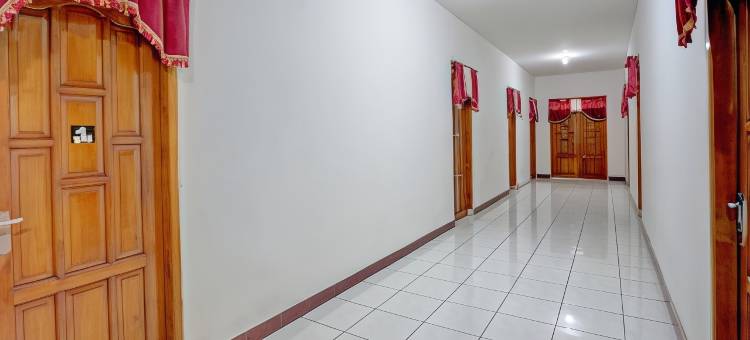 Collection O 92897 英丹酒店 靠近巴韦安港务局(Collection O 92897 Hotel Intan Near Kantor Syahbandar Bawean)图片