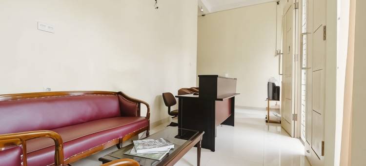 巨港OPI购物中心红多兹酒店2(RedDoorz Near Opi Mall Palembang 2)图片