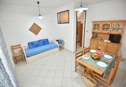 Pinetina Beach Hotel Overview