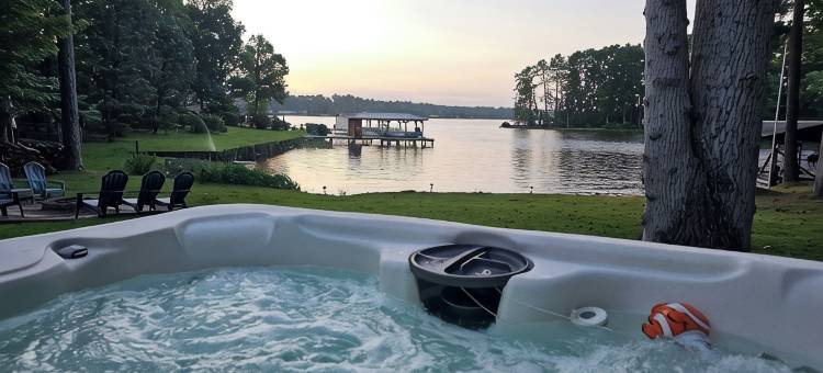 Fishing & Fun!FamiLee Lakehouse Retreat DogFriendly w-HotTub & BoatDock图片