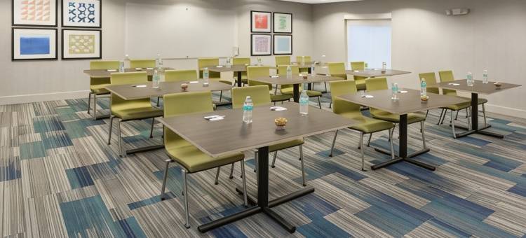 智选假日套房酒店苏黎世湖，巴林顿(Holiday Inn Express & Suites Lake Zurich-Barrington)图片