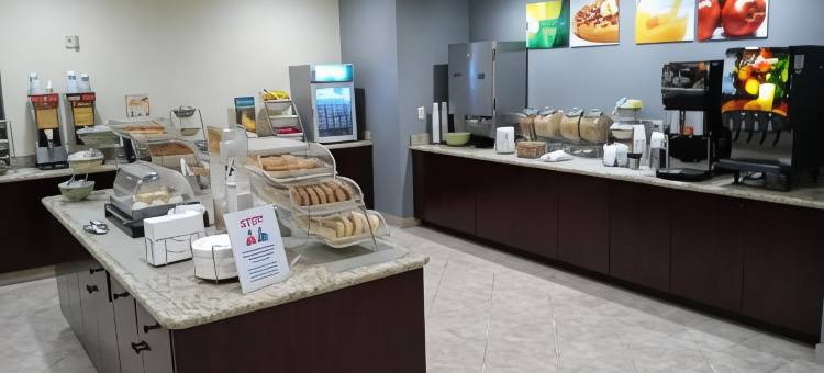 圣地亚哥酒店圈温德姆华美达酒店及套房(Ramada Suites by Wyndham San Diego)图片