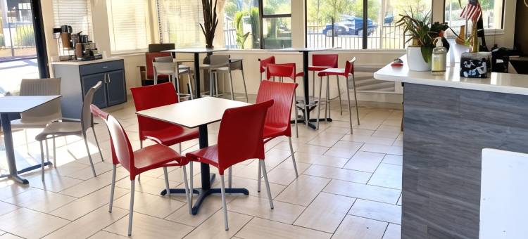 温德姆速8酒店-阿尔伯克基市中心(Super 8 by Wyndham Albuquerque Downtown)图片